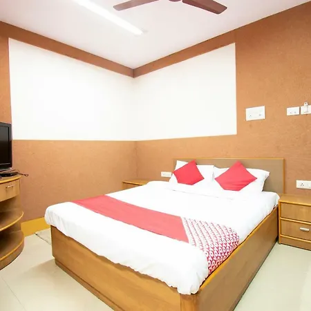 Oyo 1327 Inchara Hotel